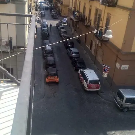 לינה וארוחת בוקר Anny נאפולי